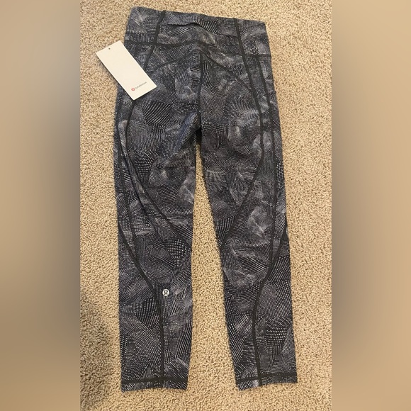 Lulemon sz 6 leggings 23” crop - Picture 2 of 6